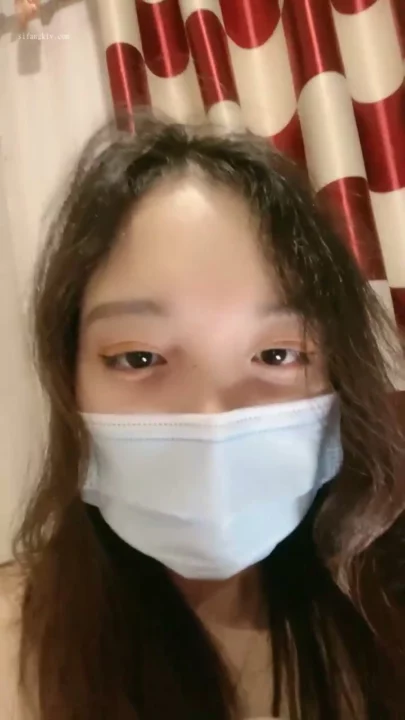 Screenshot 29 aus Chinesische Amateur-POV — Rasierte Muschi mit Dildo und Maske befummelt