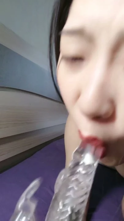 Screenshot 4 from Chinese POV Uncensored — Petite Face-Shown Amateur with Dildo and Shaved Pussy
