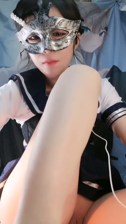 Screenshot 13 from Écolière chinoise en uniforme — Chatte rasée solo avec gode et bandeau