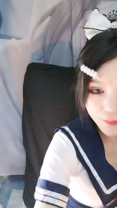 Screenshot 4 from Écolière chinoise en uniforme — Chatte rasée solo avec gode et bandeau