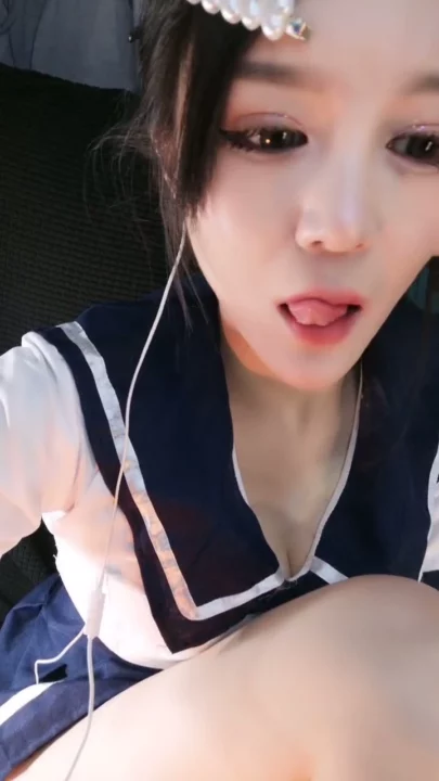 Screenshot 5 from Écolière chinoise en uniforme — Chatte rasée solo avec gode et bandeau