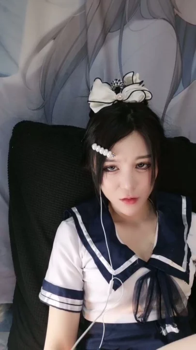 Screenshot 6 from Écolière chinoise en uniforme — Chatte rasée solo avec gode et bandeau