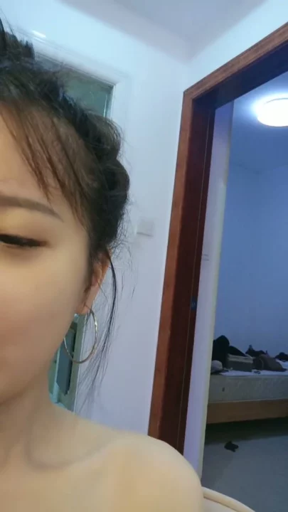 Screenshot 15 aus Chinesische Schwestern POV Face-Fuck — Dessous und Dildo-Spiel mit rotem Tanga