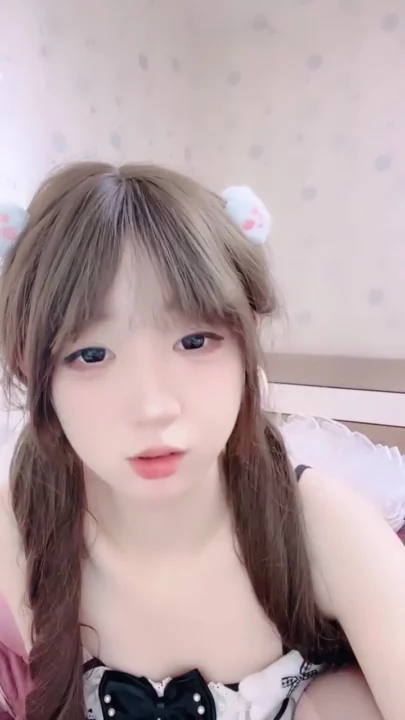 Screenshot 2 from Chinese Solo Amateur Livestream — Beibei in Lingerie with Twin Braids