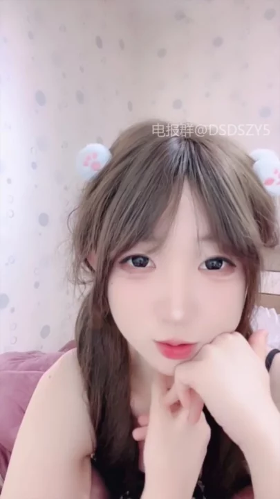 Screenshot 3 from Chinese Solo Amateur Livestream — Beibei in Lingerie with Twin Braids