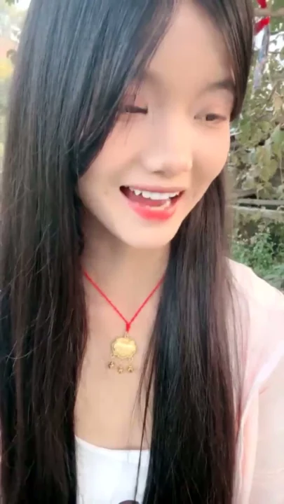 Screenshot 7 aus Chinesische Solo-Masturbation im Garten — Amateur mit Gesicht und Cartoon-Oberteilen