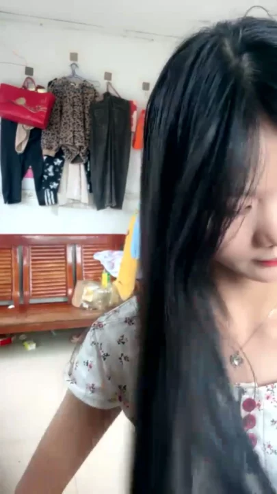 Screenshot 9 aus Chinesische Solo-Masturbation im Garten — Amateur mit Gesicht und Cartoon-Oberteilen