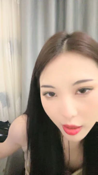 Screenshot 14 aus Chinesisches Solo-Masturbation — Petite Schönheit fingert ihre nasse Muschi in Dessous