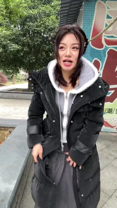 5번 스크린샷, 치노 솔로 딜도 플레이 — 치마 속 야외 자위에서 캡처됨