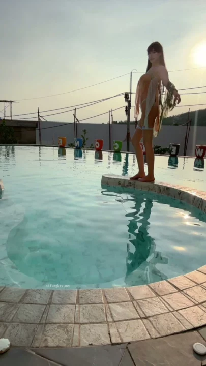 Screenshot 9 from Zhū Kě'ěr Bugil Sendirian di Luar Ruangan — Genit Pakai Lingerie Tipis di Pinggir Kolam Atap