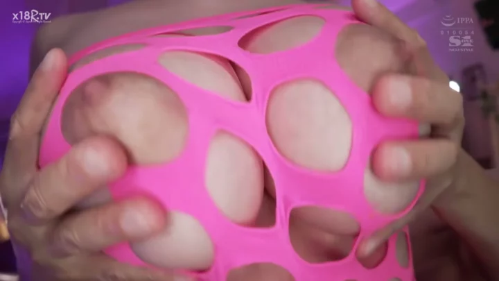 悪魔級ボディの巨乳JAV POV~寝室でランジェリーから全裸まで のスクリーンショット 2