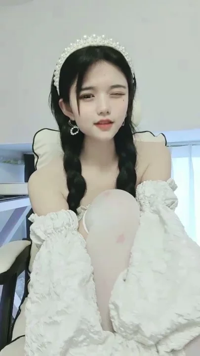 スクリーンショット 11 から Doudou Chinese Solo Livestream — Twin Tails Tease in White Lingerie