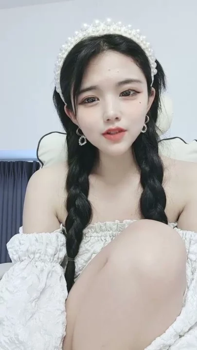スクリーンショット 14 から Doudou Chinese Solo Livestream — Twin Tails Tease in White Lingerie