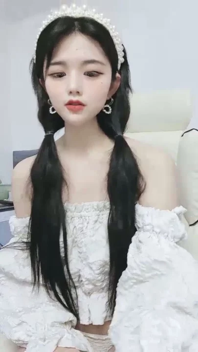 スクリーンショット 5 から Doudou Chinese Solo Livestream — Twin Tails Tease in White Lingerie