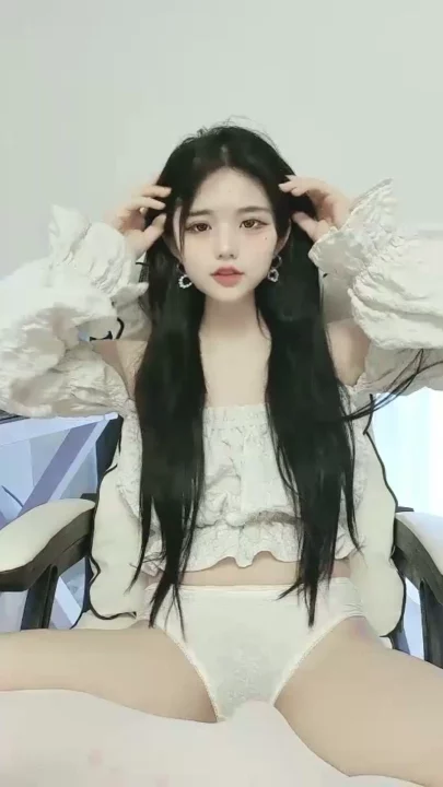 スクリーンショット 9 から Doudou Chinese Solo Livestream — Twin Tails Tease in White Lingerie