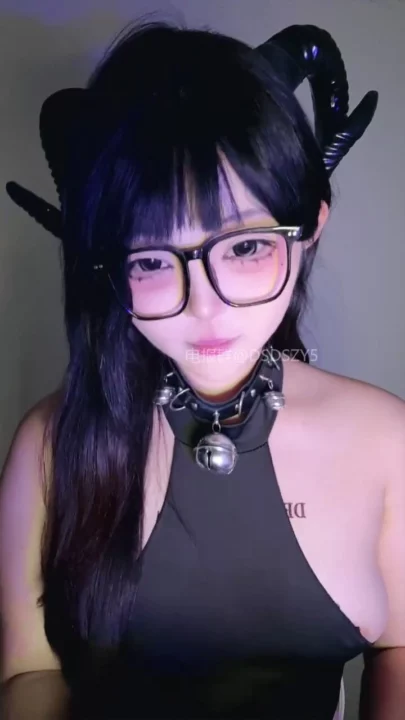 Screenshot 18 from Doudou Japonesa em POV Não Censurado — Pequena Vadia de Calcinha Preta e Óculos