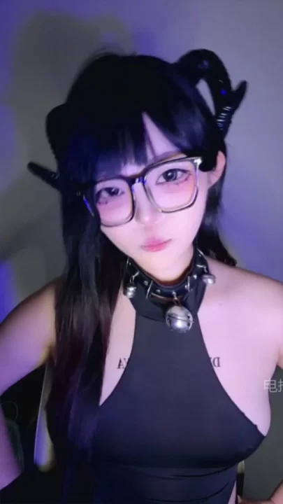 Screenshot 20 from Doudou Japonesa em POV Não Censurado — Pequena Vadia de Calcinha Preta e Óculos