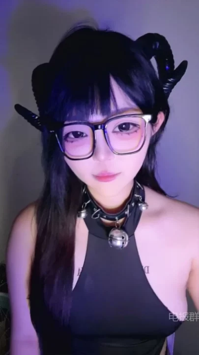 Screenshot 21 from Doudou Japonesa em POV Não Censurado — Pequena Vadia de Calcinha Preta e Óculos