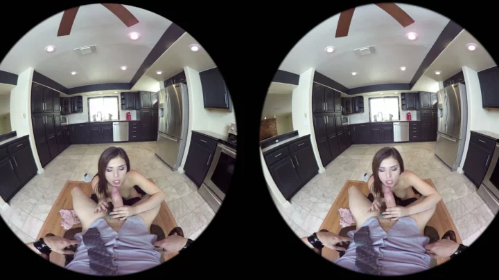 Screenshot 3 from Gái Châu Âu Nghiệp Dư — Một Cô Nảy Nở và Một Cô Mảnh Mai Địt Nhau Không Che Trong Phòng Ngủ VR