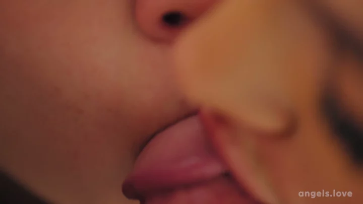Screenshot 16 aus Europäische & Latina Dreier POV — Tiefe Blowjobs und Scheren mit kurviger Schönheit