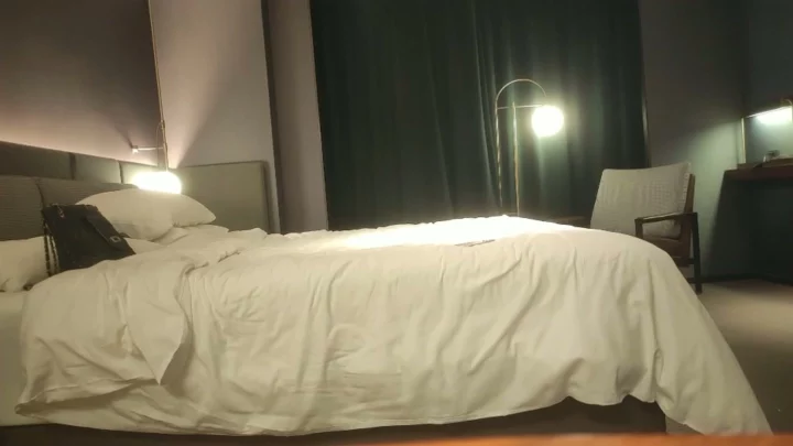 Screenshot 3 aus Europäische Blondine im Hotel POV — Interracial Escort-Szene mit Creampie-Abschluss