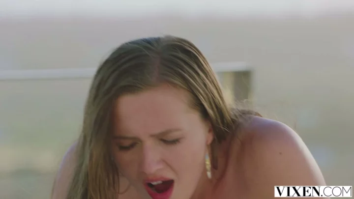Screenshot 12 from Blonde Eropa Ngentot di Luar — Crot Dalam di Kolam Renang dan Naik Kontol dari Belakang