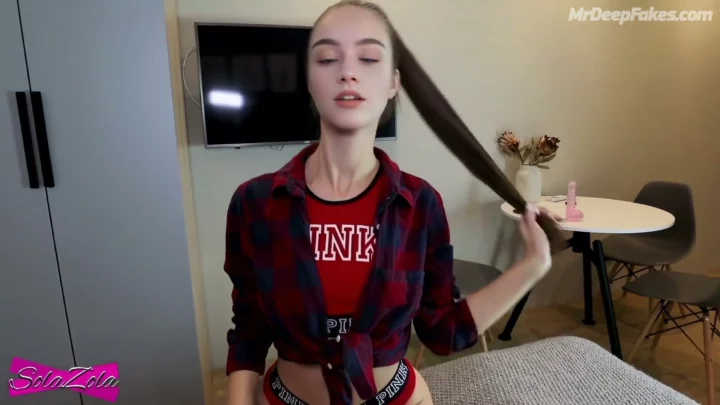 Screenshot 1 from Em Gái Âu Tóc Nâu Thổi Kèn POV — Họng Sâu Với Áo Kẻ Đỏ Và Tất Đen Dài Quá Đùi