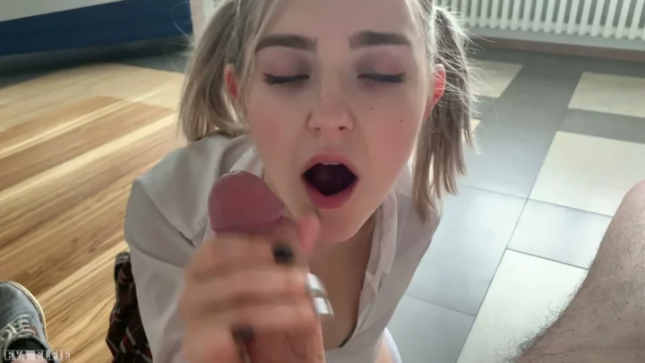 Screenshot 11 from Cewek Sekolah Eropa POV — Blonde Pakai Rok Kotak-kotak Dientot Keras di Kelas