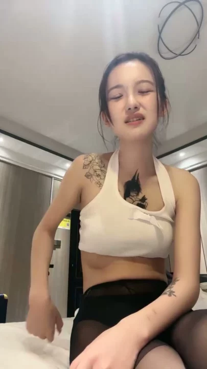 Screenshot 4 from FC2 Amadora Hotel em POV — Latina Tatuada com Meias Pretas e Finalização Creme