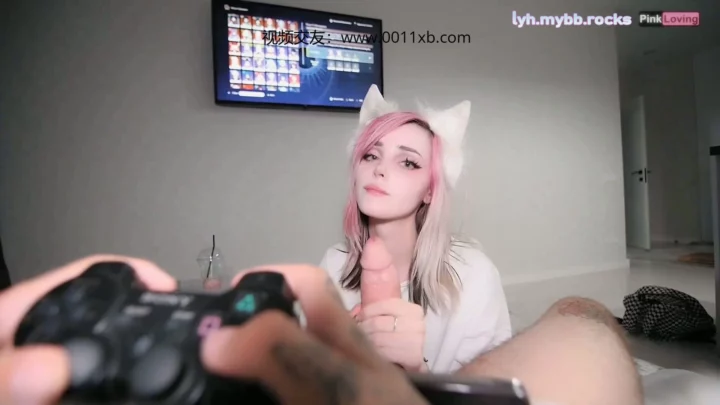Screenshot 7 aus Kleine Asiatin mit Katzenohren nimmt es anal und bekommt einen Creampie