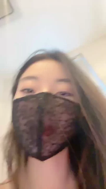 Screenshot 1 from FC2 Amadora POV — Pequena Vadia Asiática Fode sua Buceta com Vibrador de Renda