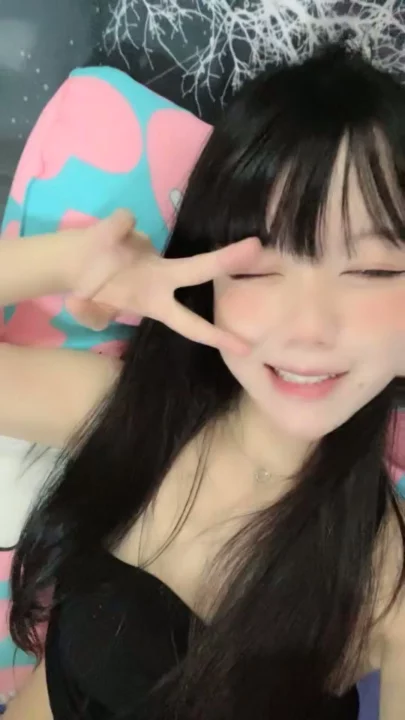 Screenshot 3 from FC2 Amateur Solo Masturbation — Petite Asian in Lingerie with Dildo [FC2-PPV-8657890]