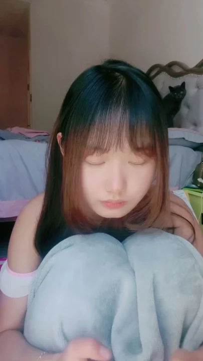 Screenshot 10 from FC2 Amateur Solo — Petite Asian Masturbation in Pink Lingerie