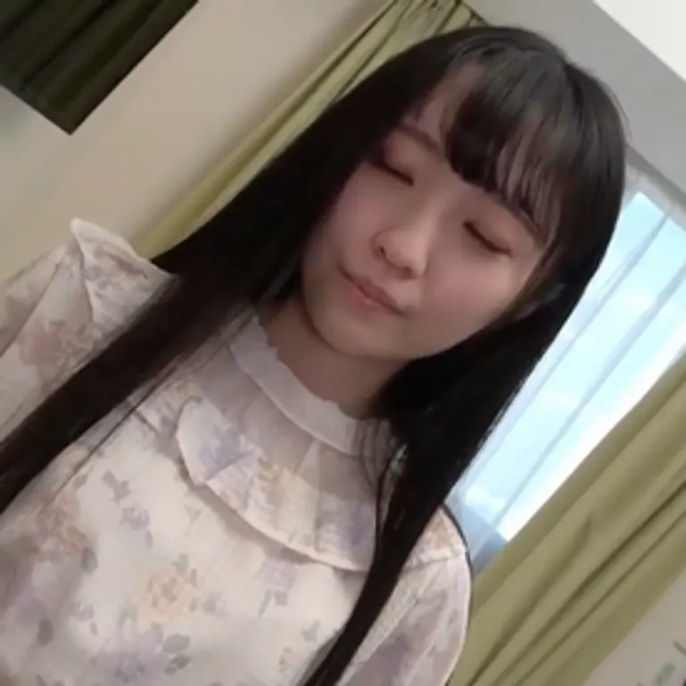 Play video: Petite amateur en lingerie avec vue rapprochée et anal