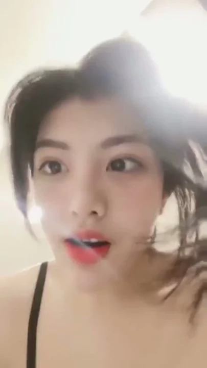 Screenshot 14 from FC2-PPV 素人第一视角 — 亚洲大胸美女穿内衣用玩具猛操自己