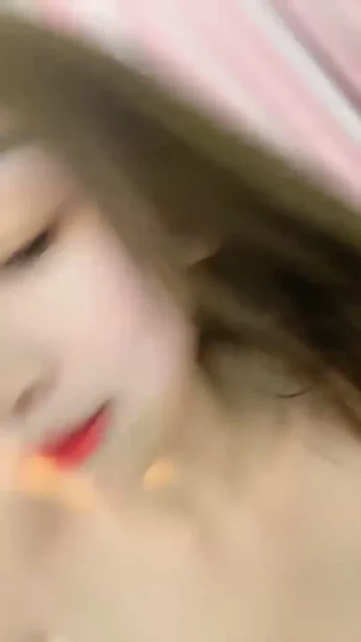 Screenshot 4 aus FC2 PPV Amateur POV — Rasierte chinesische Schönheit masturbiert mit rosa Dildo [FC2-PPV]
