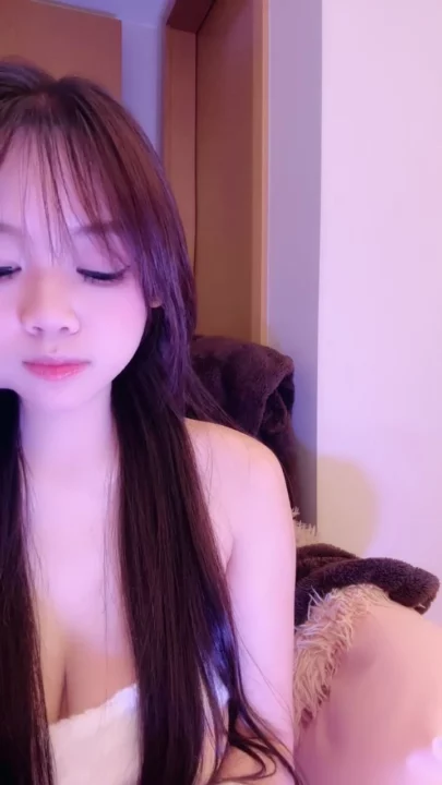 Screenshot 2 from FC2 PPV 솔로 자위 — 속옷 차림의 작은 체구 아가씨가 딜도로 즐기는 얼굴 공개 POV