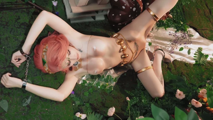 Screenshot 10 from Petite asiática en lencería dorada se masturba en un set de bosque
