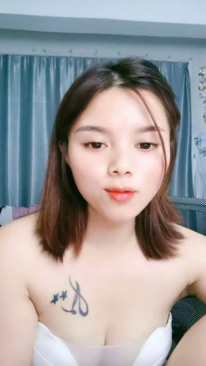 FC2 PPV Solo Masturbation – Tingting reizt mit Vibrator in weißer Wäsche