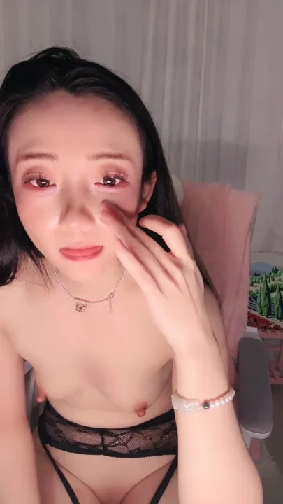 Screenshot 6 from FC2-PPV-XXXXXXX - 小巧亚洲妹子POV自慰 — 穿着内衣用跳蛋自玩,露脸