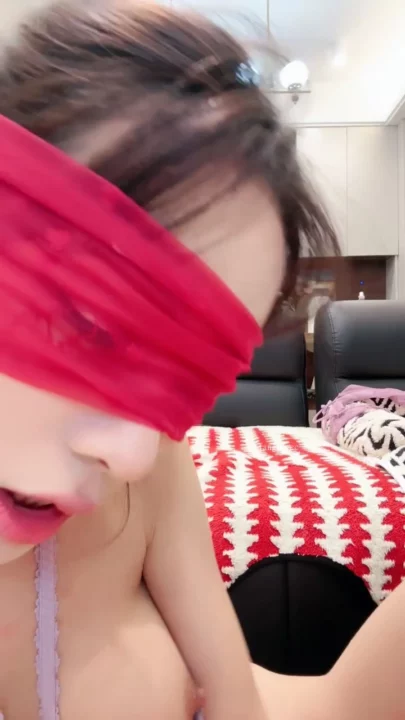 Screenshot 2 from POV de crema dentro con asiática delgada — Mamada a ciegas y provocación con dildo