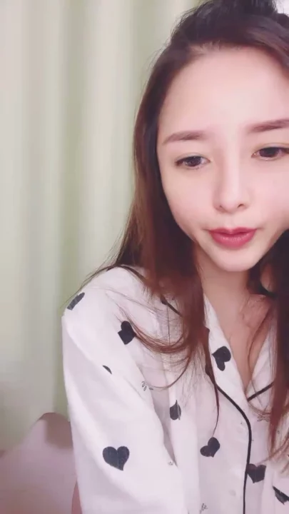 FC2-PPV-XXXXXXX - Schlanke Japanerin masturbiert in schwarzen Netzstrümpfen mit Vibrator aus ihrer POV