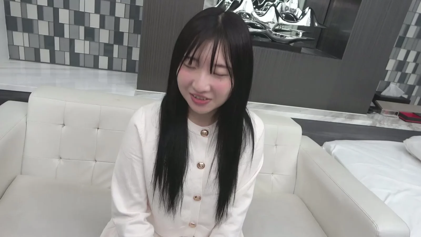 Screenshot 2 aus FC2-PPV-4808430 - Japanische Solo-Masturbation mit großen Titten und rasiertem Schambereich