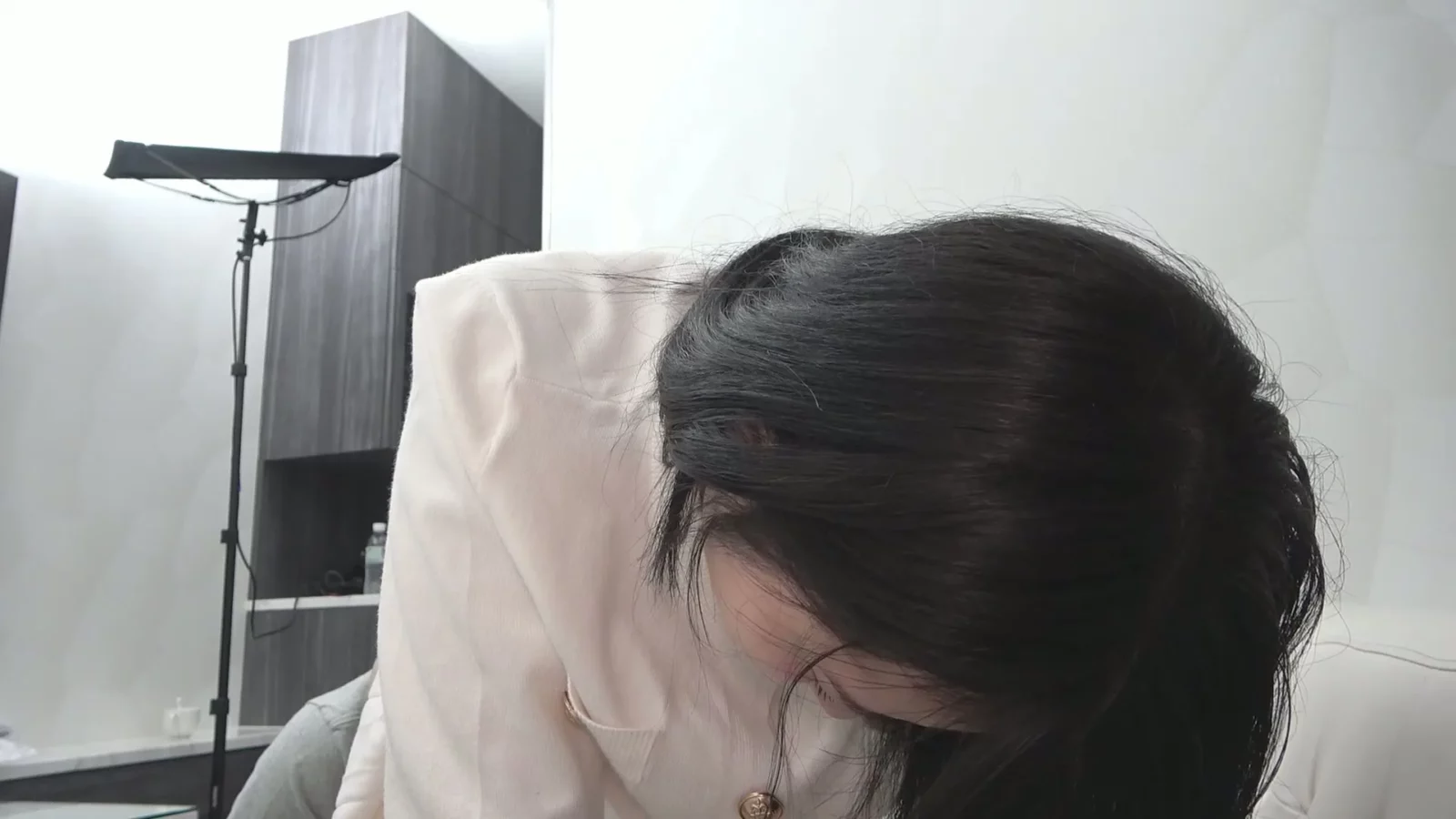 Screenshot 4 aus FC2-PPV-4808430 - Japanische Solo-Masturbation mit großen Titten und rasiertem Schambereich