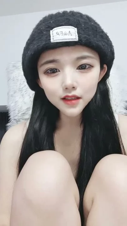 Screenshot 11 from Feifei Chinese Livestream Leaked — Petite Gap Moe Solo Tease in Lingerie
