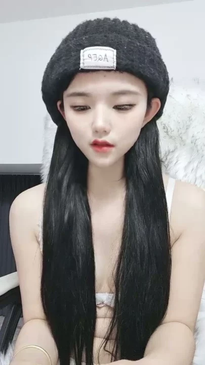 Screenshot 13 from Feifei Chinese Livestream Leaked — Petite Gap Moe Solo Tease in Lingerie