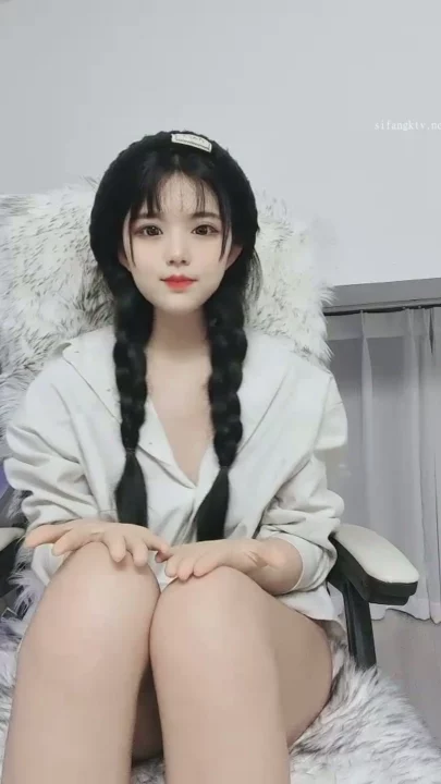 Screenshot 4 from Feifei Chinese Livestream Leaked — Petite Gap Moe Solo Tease in Lingerie