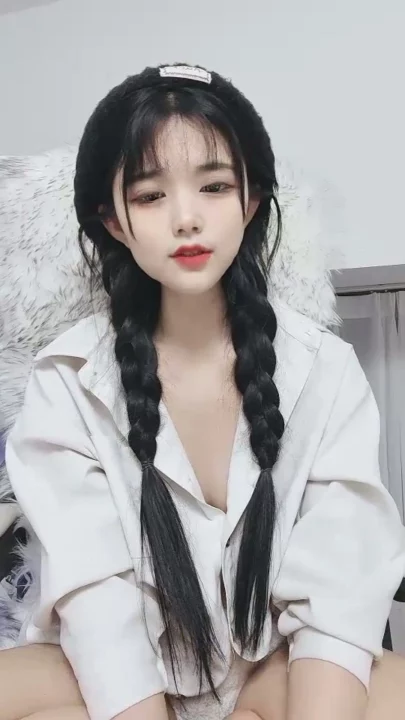 Screenshot 5 from Feifei Chinese Livestream Leaked — Petite Gap Moe Solo Tease in Lingerie