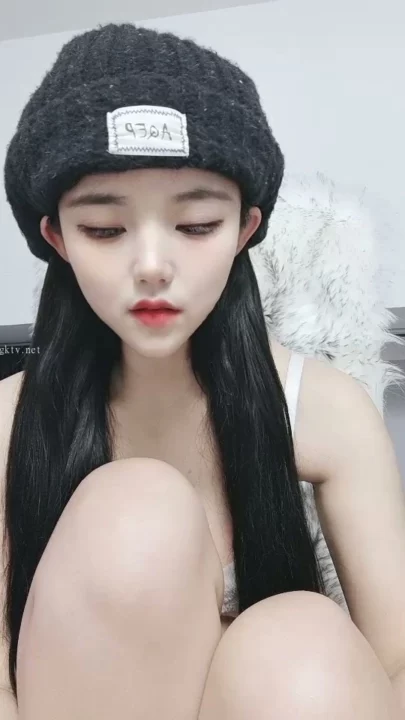 Screenshot 9 from Feifei Chinese Livestream Leaked — Petite Gap Moe Solo Tease in Lingerie