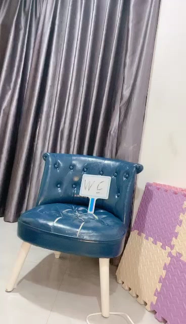 Screenshot 3 aus Geile Asiatin mit dicken Titten reitet und bläst ihn hart — POV Creampie im Hotel